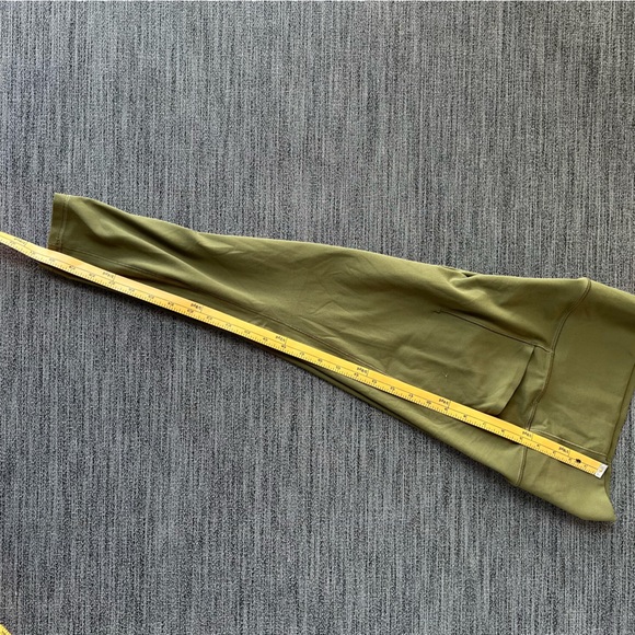 Athleta Women's Leggings Salutation Stash Pocket 7/8 Tight Army Green Size Small - Picture 6 of 8